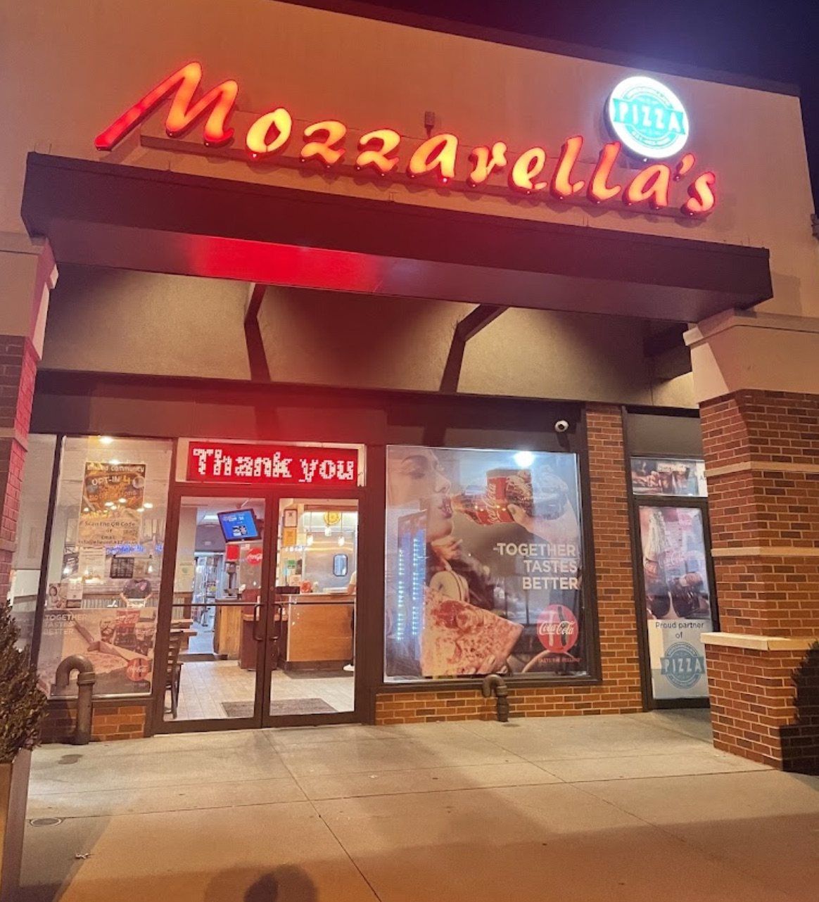 Storefront of Mozzarella's Pizza at 1937 Jericho Tpke, East Northport